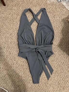 Viral Tala Hamptons Multiway Swimsuit olive green